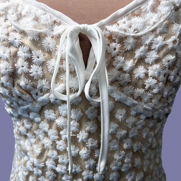 NWT Charmaine White Embroidered Mini Dress Size Medium - Picture 4 of 14